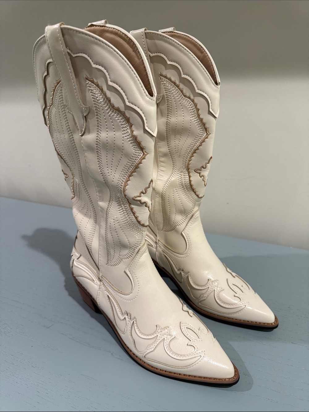 Women’s Cream Western Cowboy Boots - Sculpted Stitch Detail